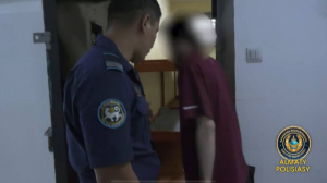 32-летний вандал разбил остановку в Алматы