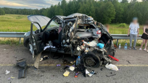 Грузовик въехал в припаркованное на обочине авто в Акмолинской области