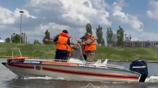 В области Жетісу спасли людей на лодке