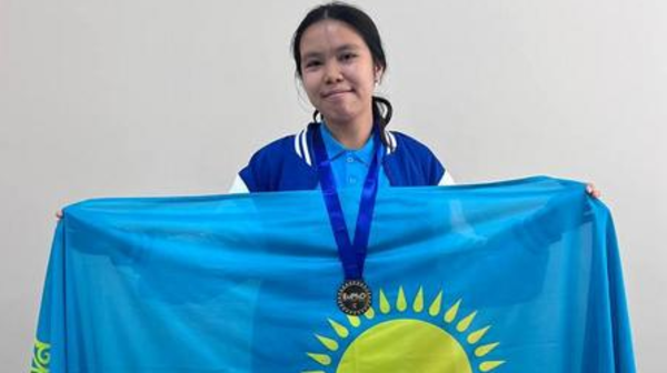 Школьница из Караганды завоевала медаль на олимпиаде по физике в Грузии