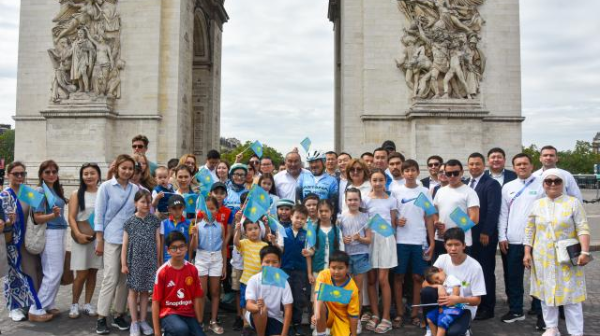 Мангистауский пенсионер прибыл в Париж на велосипеде для поддержки казахстанских спортсменов 