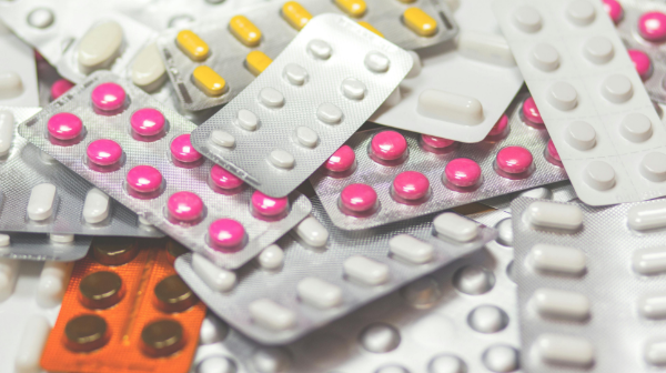 Снизить цены на лекарства просит фармацевтов глава Минздрава   