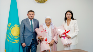 Министр поздравил Айым Ержанову из Косшы с рекордными 140 баллами на ЕНТ 