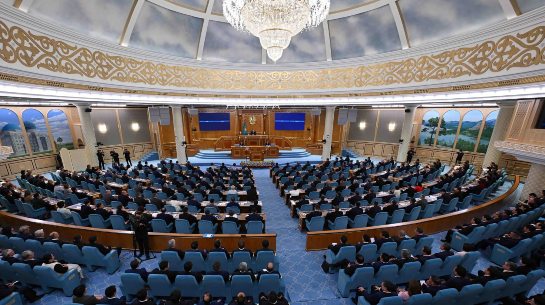 В Астане началось совместное заседание палат Парламента