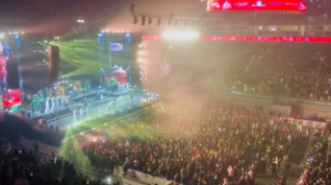 Уникальное событие: более 10 тысяч астанчан хором спели песню «Анашым» 