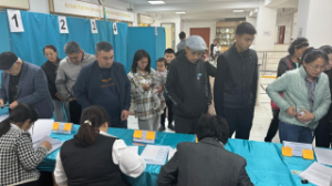 В Алматы на избирательных участках наблюдаются очереди