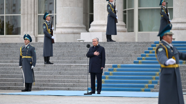 Президент принял участие в церемонии поднятия Государственного флага