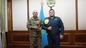 Министр обороны Казахстана назначил воина-спортсмена на офицерскую должность