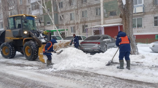 2,4 тыс. дорожных рабочих вышли на уборку снега в Астане