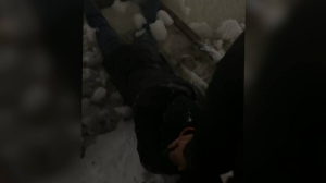 Полицейский спас провалившегося под лед астанчанина