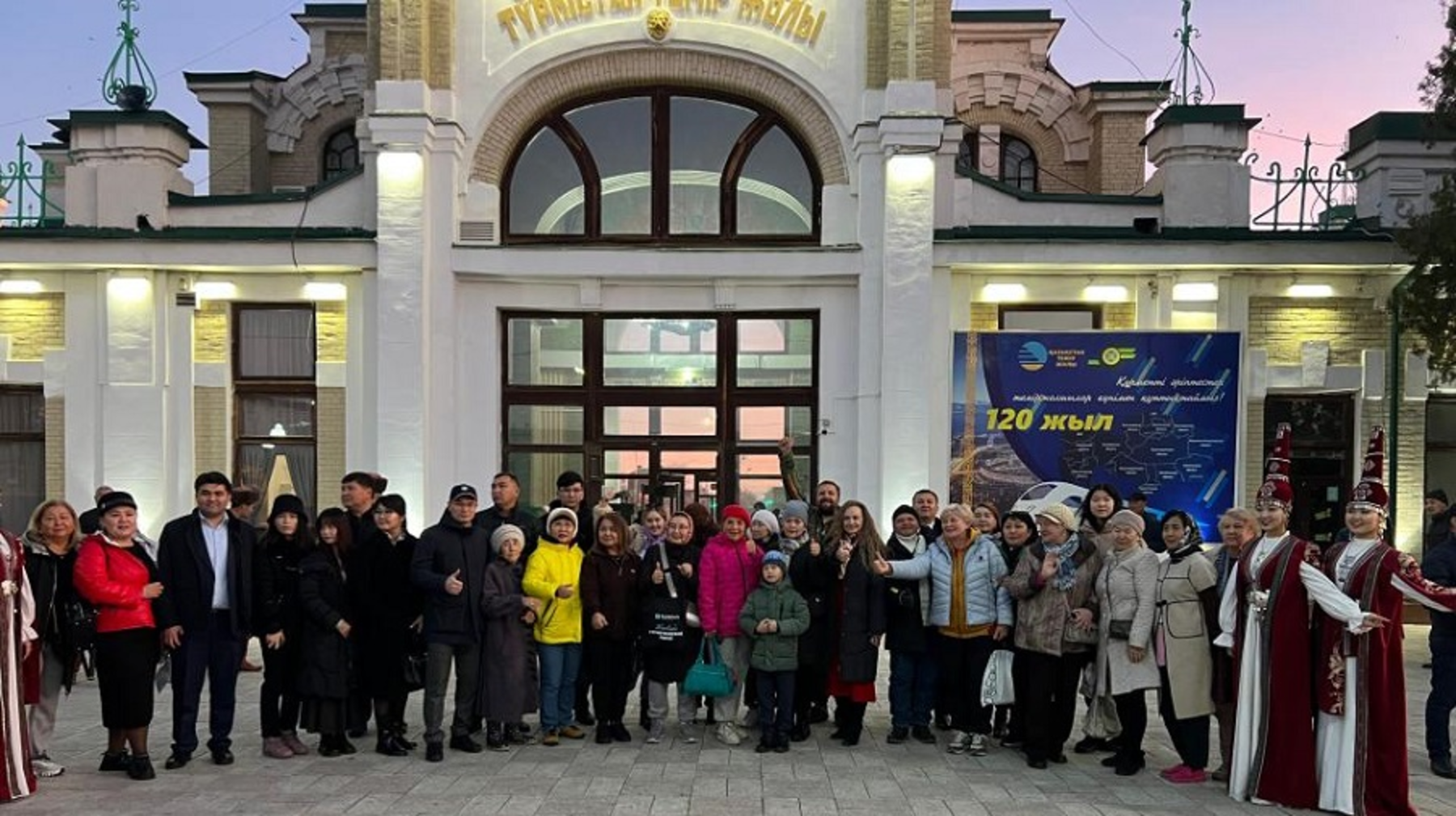 Туристический поезд Jibek Joly прибыл в Туркестан