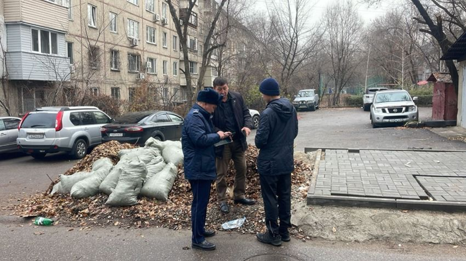 «Таза Казахстан»: 33 нарушителя оштрафованы за складирование крупногабаритного мусора в неположенных местах в Алматы