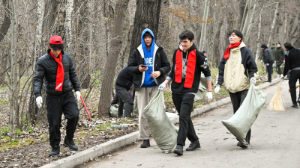 В Алматы в преддверии зимы привели в порядок рощу Баума