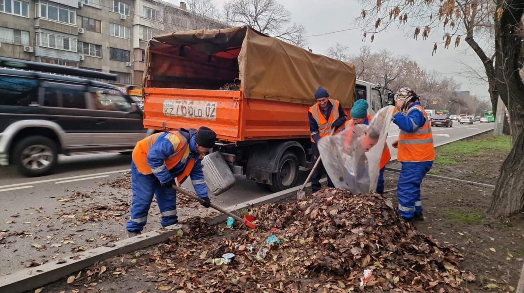 Новая система уборки в Алматы: многолетние контракты, современная техника и инновации