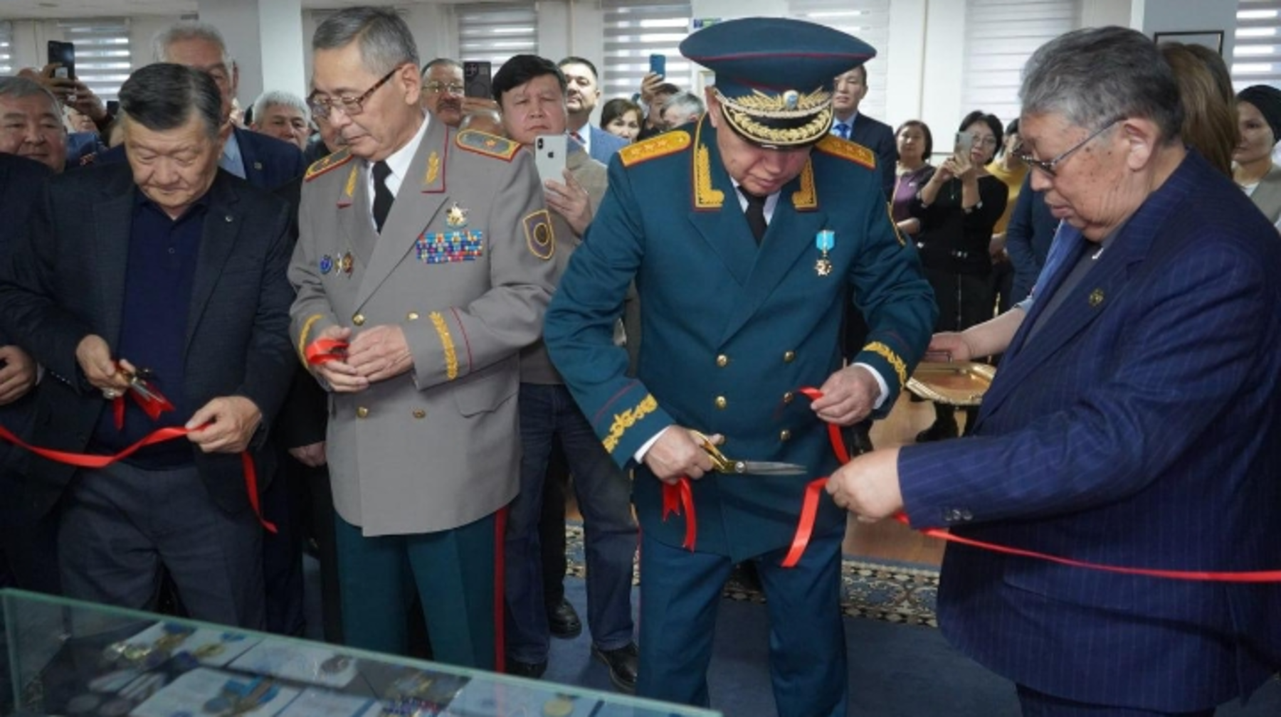 В Алматы открылся выставочный уголок, посвященный достижениям Сата Токпакбаева