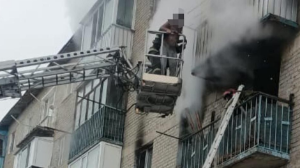 Восемь детей спасли при пожаре в пятиэтажке в Актау