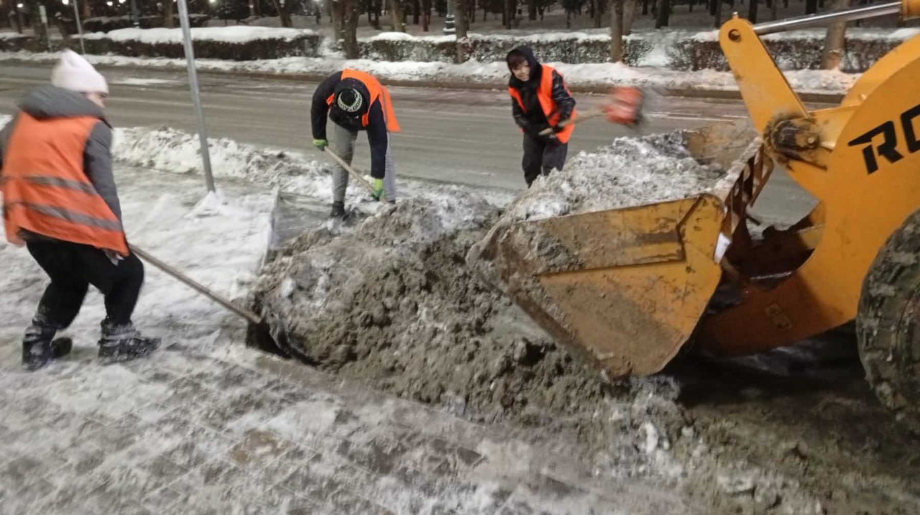 После сильного снегопада в Алматы вывезено 24 тыс. куб. м снега