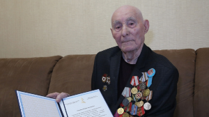 101-летнего ветерана поздравили с предстоящим 80-летним юбилеем Победы в ВОВ