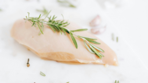 АЗРК обнаружило системные проблемы на рынке мяса птицы