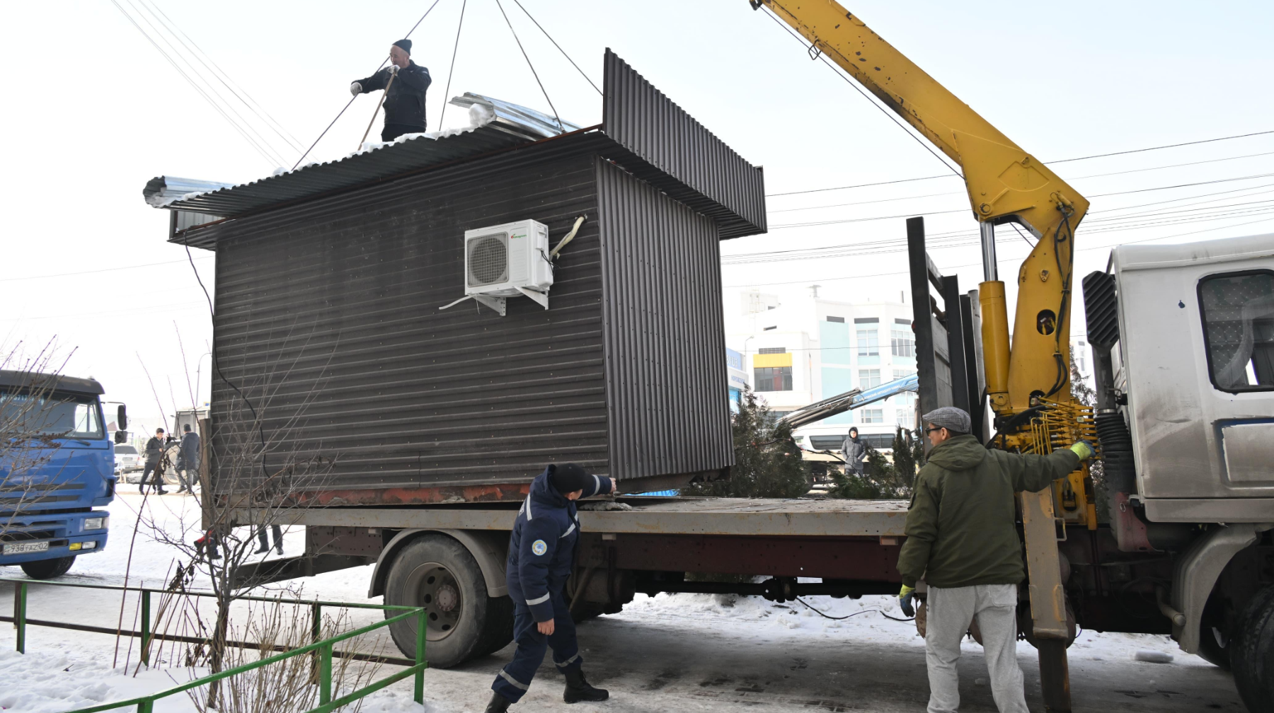 В Алматы за три дня демонтировано 211 незаконных торговых объектов