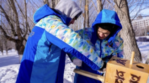 Необычную акцию провели волонтеры в столичном парке