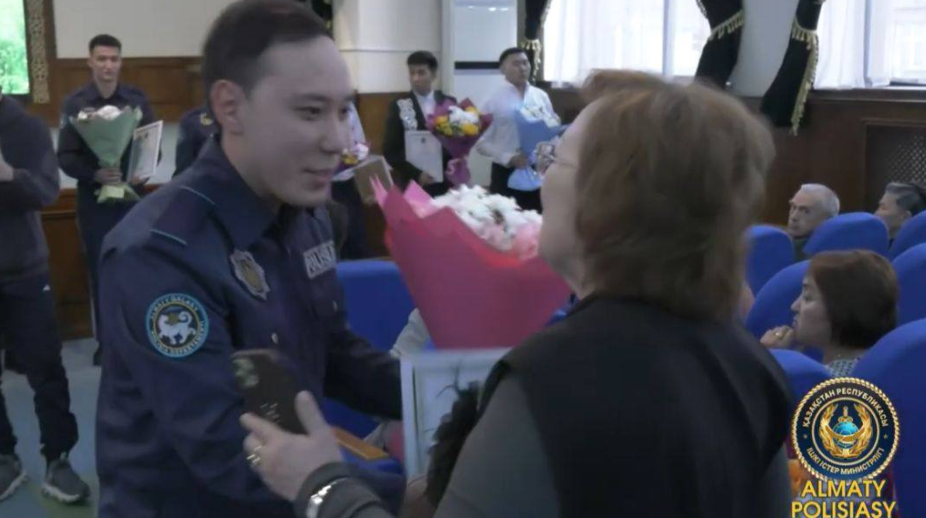 В Алматы чествовали родителей отважных молодых полицейских