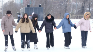 Свыше 300 тысяч человек посетили бесплатные ледовые катки в Алматы в этом сезоне