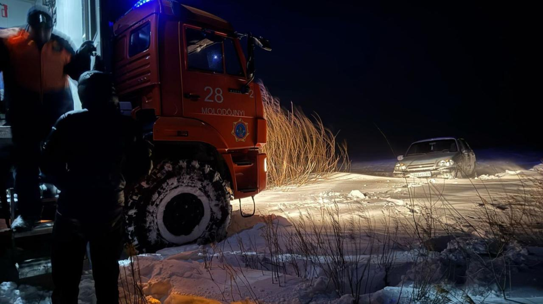 Более 20 человек эвакуировали с дорог Карагандинской области из-за метели