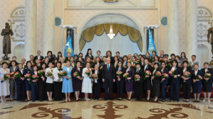 Токаев наградил казахстанских женщин в преддверии 8 Марта