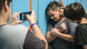 Антибуллинговая инициатива «ДОСБОЛLiKe» масштабируется в школы и колледжи Казахстана с 1 сентября