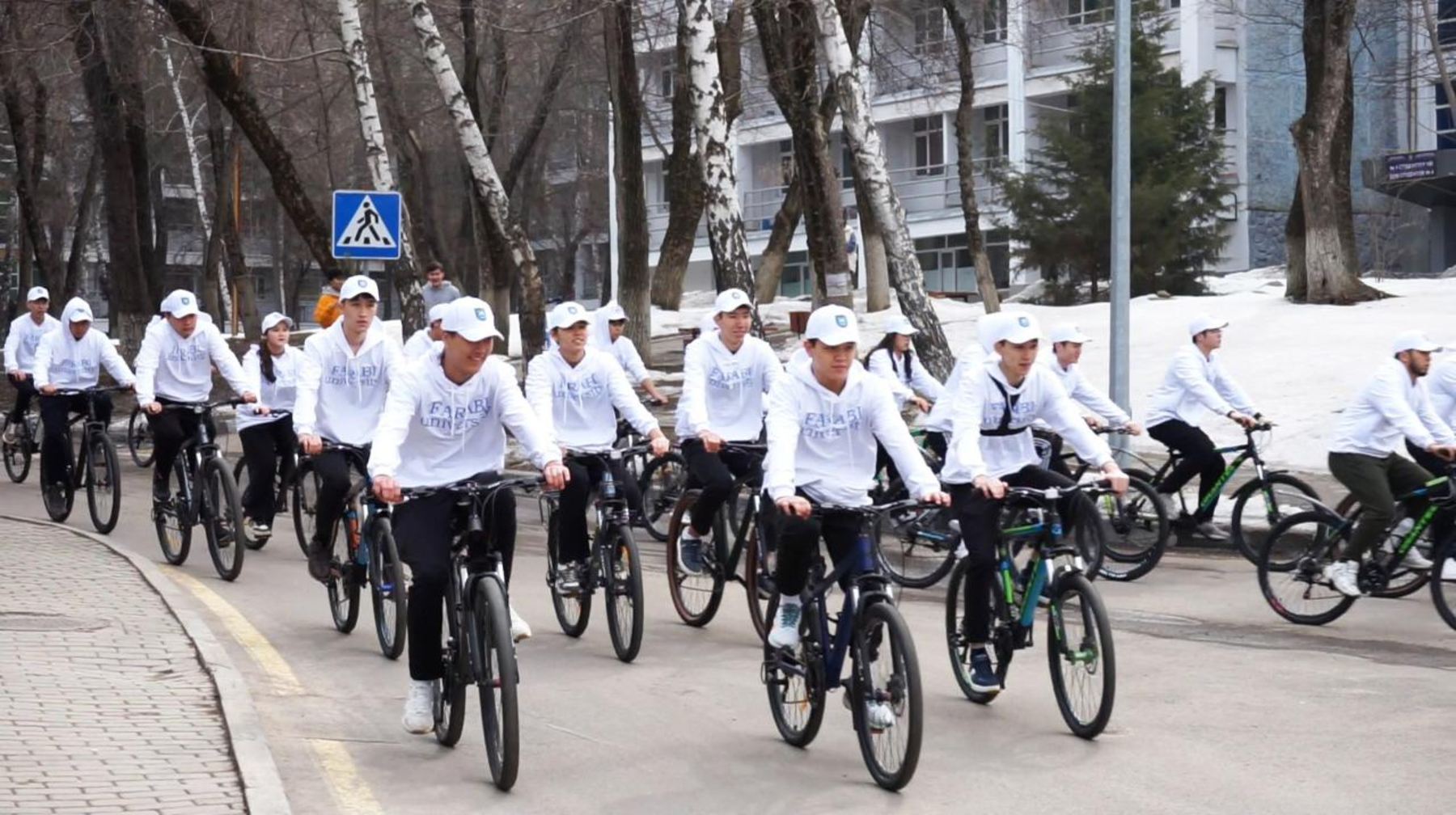 «Таза Қазақстан»: в КазНУ организовали День велосипеда 