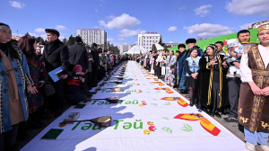 В честь 180-летия Абая состоялась церемония тұсаукесер для 180 детей