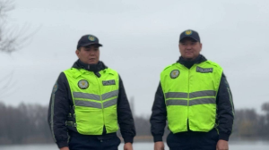 Героическое спасение двух рыбаков полицейскими попало на видео в Жетысу