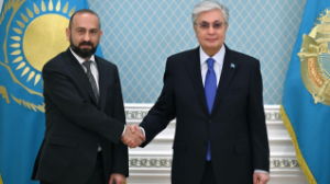 Глава государства принял Арарата Мирзояна