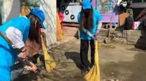 «Помоги ближнему»: алматинские школьники помогают пожилым