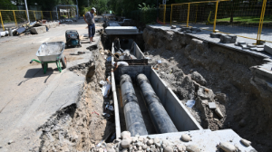 Чистая вода и сухие улицы: в мкр. Мамыр-4 Алматы прокладывают десятки километров новых сетей