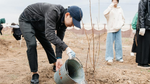 Таза Казахстан: 200 фруктовых деревьев посажено во дворе детского дома в Атырау