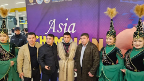 Сборную Казахстана по вольной борьбе торжественно встретили в Алматы