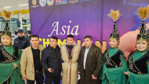 Казахстанских борцов торжественно встретили в Алматы