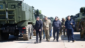 80-летие Победы: депутаты Парламента посетили полевой лагерь участников военного парада в Астане