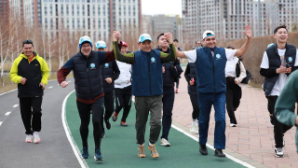 В Астане прошел забег Walk the Talk ко Всемирному дню здоровья