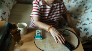 В Аксу за жестокое обращение с престарелыми людьми осужден работник пансионата