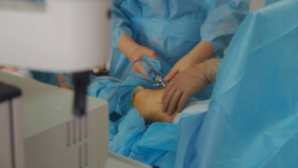 В Атырау впервые успешно провели операцию на сустав с применением артроскопического метода 