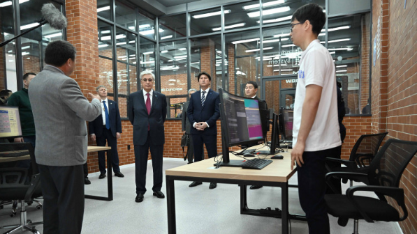 Глава государства посетил Yessenov Technopark и спорткомплекс BS Arena в Актау