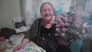 В Алматы военнослужащие поздравили фронтового связиста с вековым юбилеем