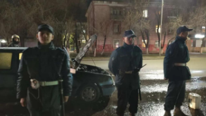 Гвардейцы потушили загоревшийся автомобиль в Павлодаре