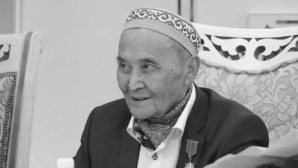 Токаев выразил соболезнования родным и близким писателя Акима Тарази