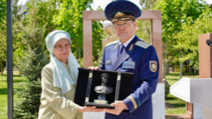 В Жуалы открыли мемориальную доску Бауыржану Момышулы – генпрокурор Берик Асылов