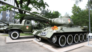 В Алматы открылся новый музей под открытым небом с легендарной техникой