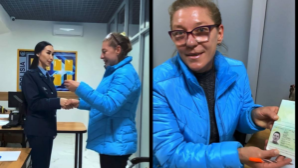 28 лет без документов: казахстанский паспорт получила иностранка в Актобе